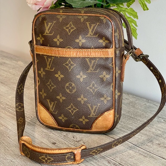 AUTHENTIC LOUIS VUITTON Brown Monogram Crossbody Bag - Picture 13 of 16